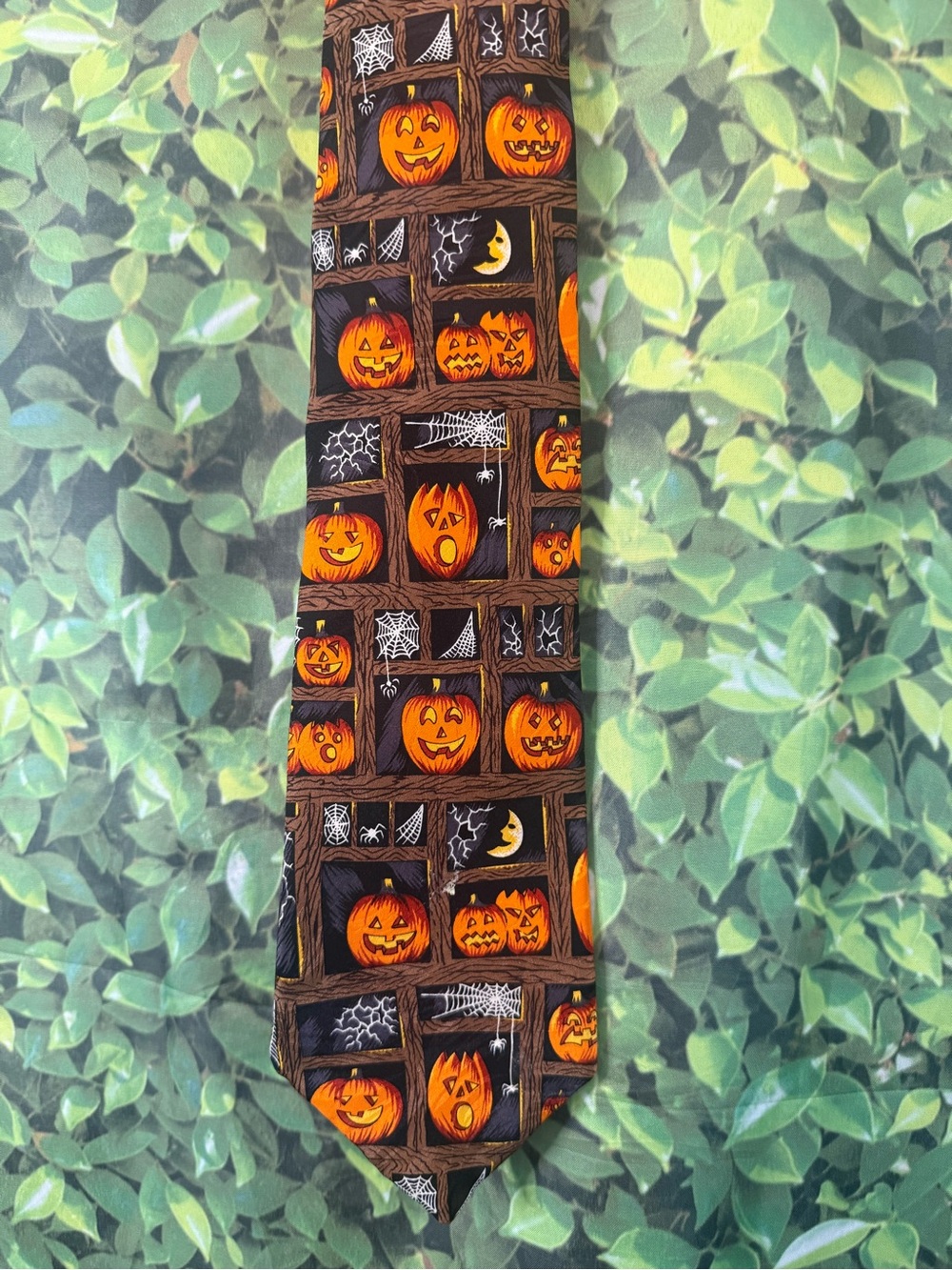 Museum Artifacts Halloween Pumpkin 100% Silk Necktie Vintage